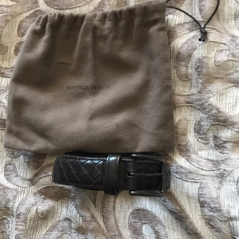 Mens Bottega Veneta belt used in great condition.